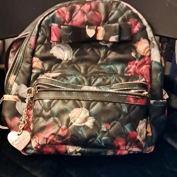 Betsey Johnson Black and Red Backpack with Quilted Design Betsey Johnson large logo brand print heart | Mercari main image 2